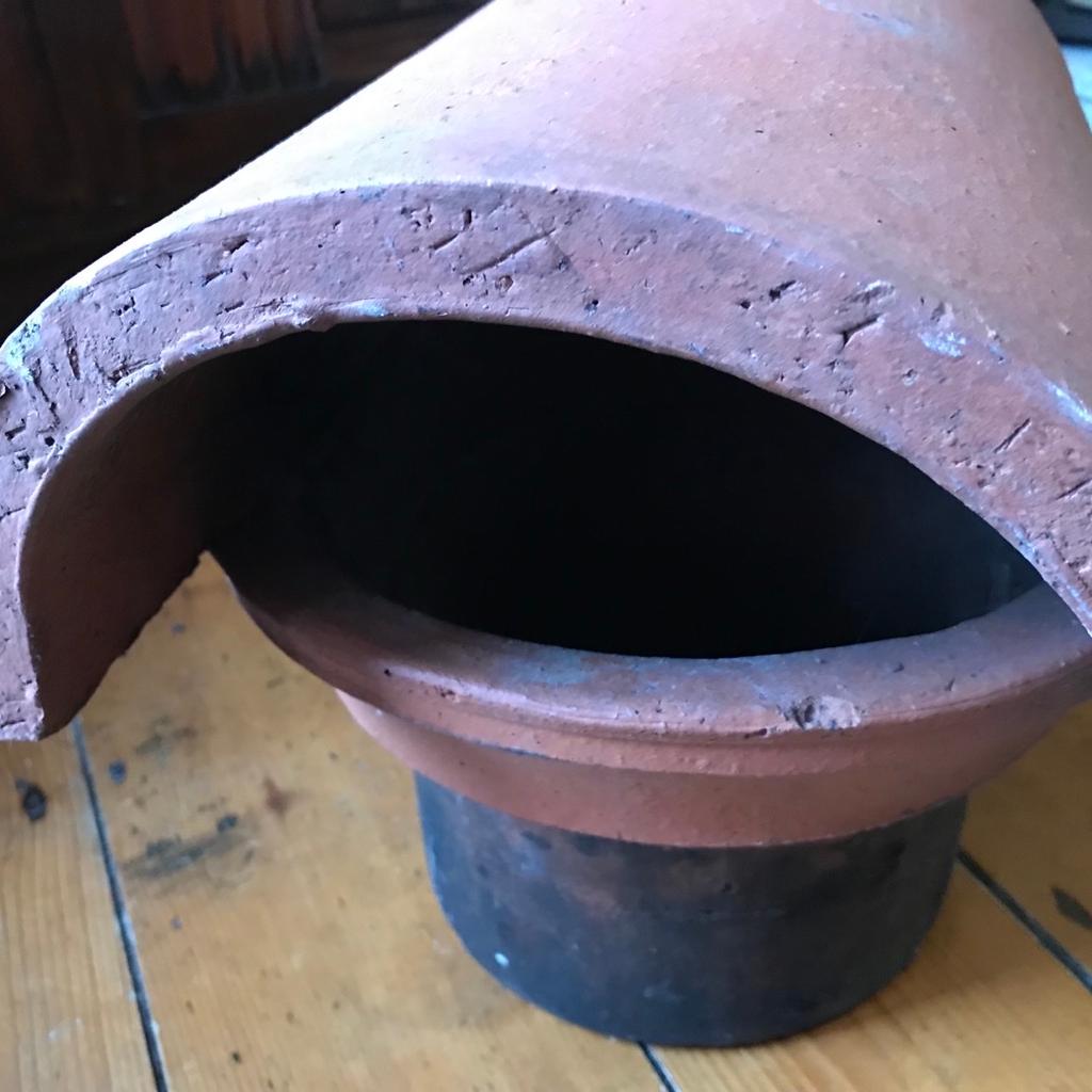 Lovely Reclaimed Chimney Cowl
Terracota
In Good Condition
Please check photos
Ready to use and put back into action.
Heavy item, collection or free local delivery in Preston