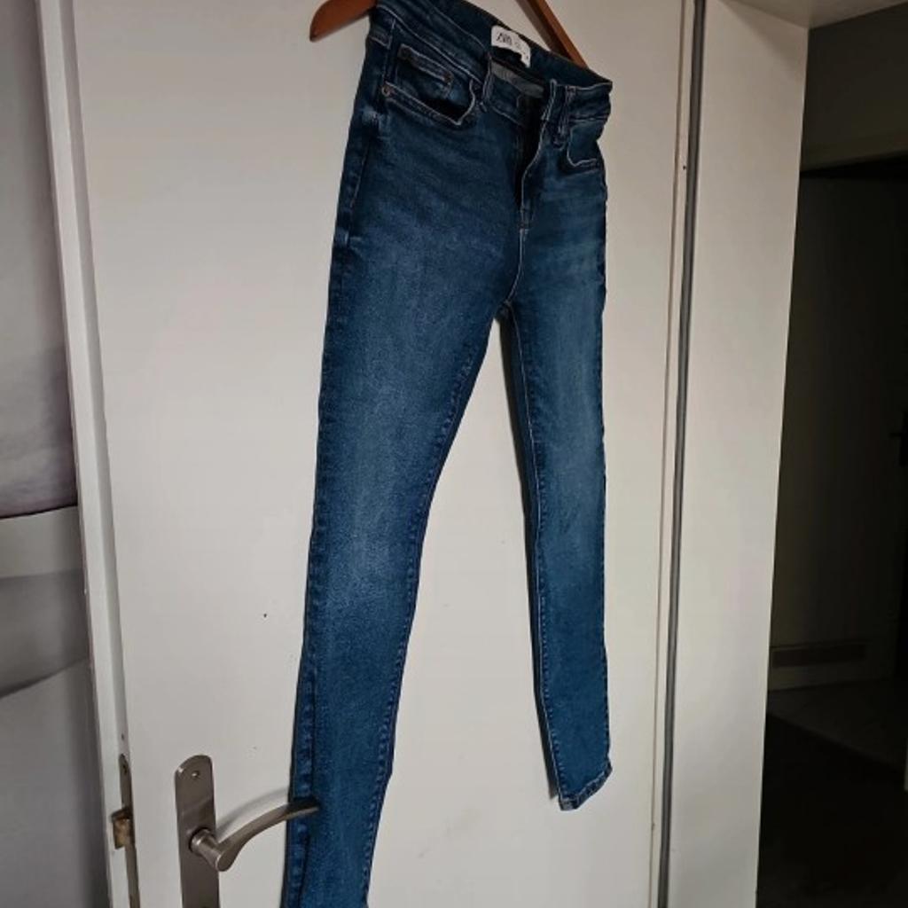 sehr gut erhaltene Jeans Hose von zara.. bei intresse einfach Anfragen Keine Rücknahme Privat verkauf Versand übernimmt der Käufer