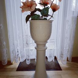 Pflanzensäule ca. 83 cm hoch, Übertopf ca. 23 cm Durchmesser, weiße Keramik. Verkauf unter Ausschluss der Gewährleistung. Preis VB.