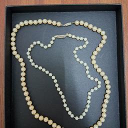verkaufe 2 alte Perlenketten mit 835 verschluss Silber der Preis ist für beide Ketten