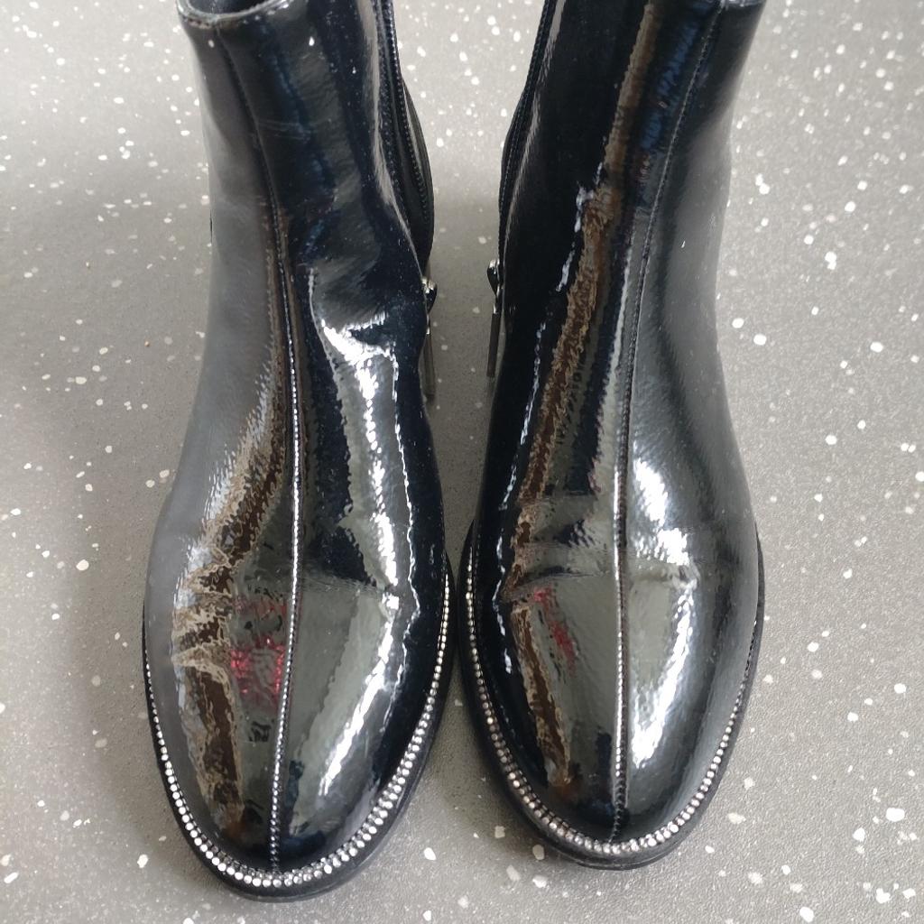 Ankle boots from River Island, size 6 (narrow fit), used.
Collection only...M22 area