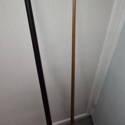 vintage pool cue one piece 17 ounce , with metal vintage case good condition no name on straight cue not sure make but old vintage must collect walsall area no post sorry no courier smoke free home this price is for both vintage cue and vintage case collection only