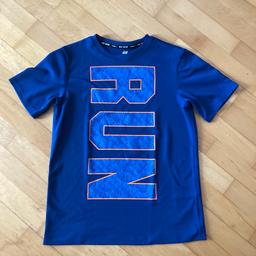 Shirt
Größe 146/152
Farbe blau

5