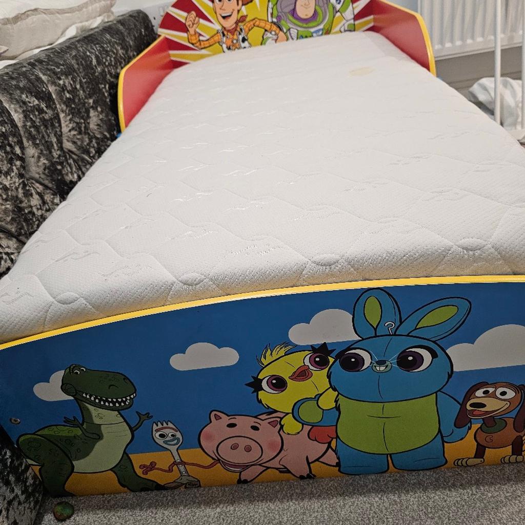 toddler bed in good condition not used much, £20
plus £10 for matters

matters is made of buckweed foam and coconuts fibre I bought it for £100 , this is good for kids who sweat a lot during night , it helps to regulate the temperature

collection only from SE1 0RF