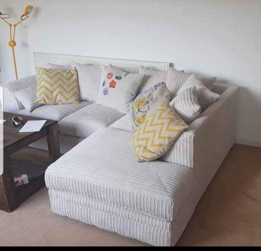 Buy & Sell Well Hall South East London - Photos for SMALL CUTE CITY SOFAS FOR SELL