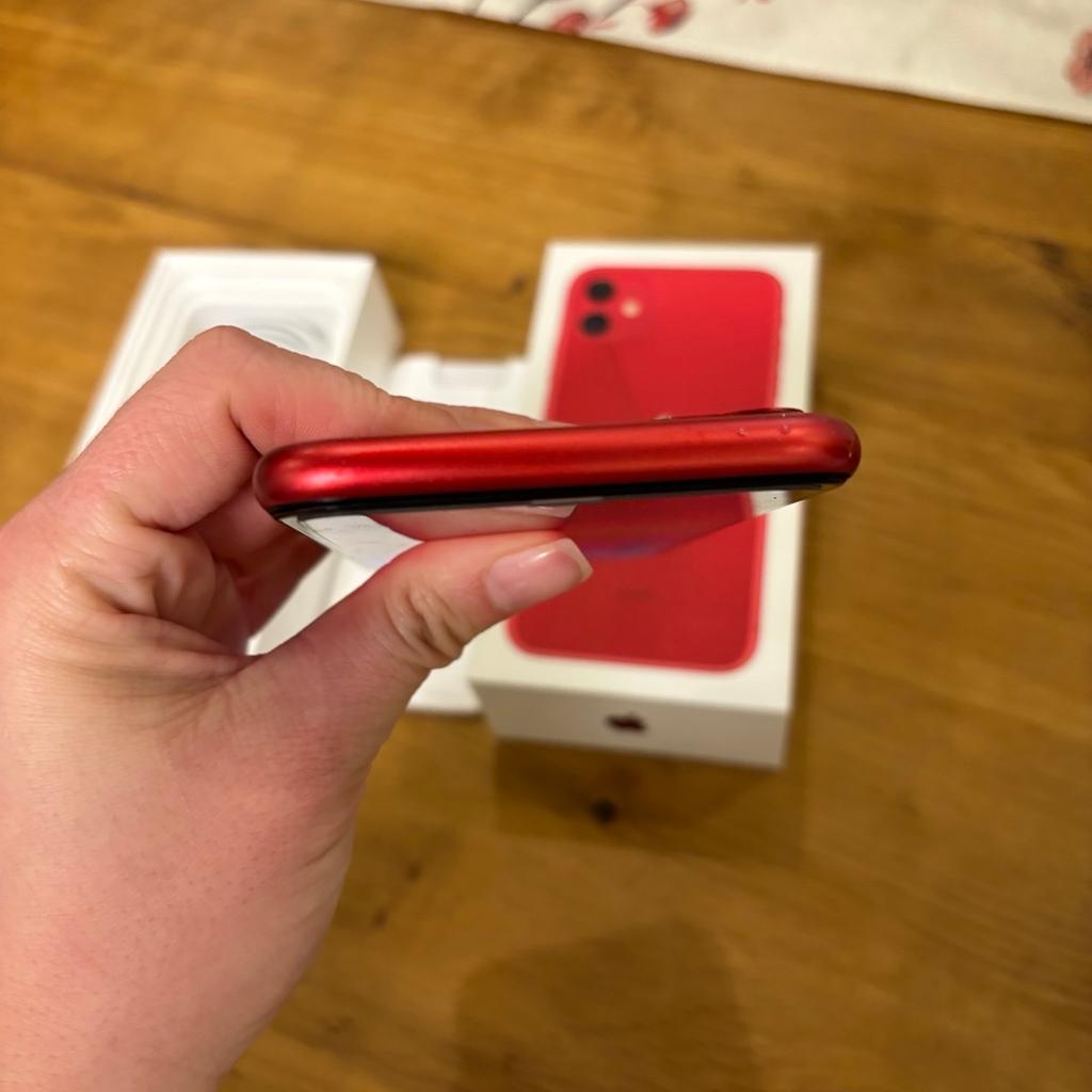 Verkaufe mein iPhone 11 in der Farbe rot mit 128 gb

Mit 5 verschieden dazugehörenden iPhone Hüllen

Der Display wurde getauscht und hat leider erneut einen kleinen Bruch (siehe Foto) aber funktioniert einwandfrei