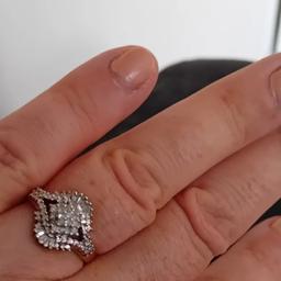 Beautiful 9ct White Gold mixed baguette and round diamonds 💎 ring, the size is L , weight is 2.6 grams, good condition and fully stamped, diamonds have been tested, any questions please ask