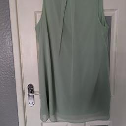 plain lime green .double layered
dress. I have this dress in size 18/20
.I also have this dress in lemon 