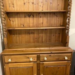 Solid wood beautiful condition. Too can be top off for easy transport