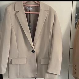 Cream colour
Size 12
Smart wear
New blazer/not worn out
Very good condition