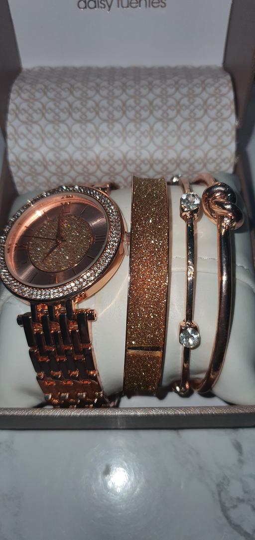 Buy & Sell South East London Croydon - Photos for DAISY FUENTES STUNNING WATCH & BRACELET SET