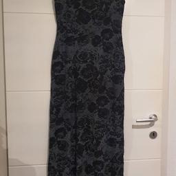 gesamte länge ca 128cm
MaxiKleid # Blumen muster # Sommerkleid # schwarz grau # strechig # armlos # schöne Schnitt 
Versand möglich