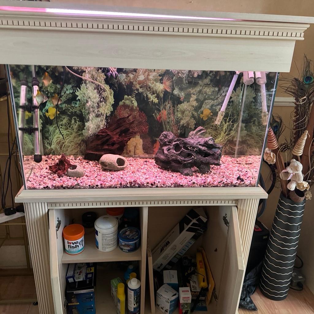 Lovely Fishtank for sale very good condition 3 foot cream Italian style