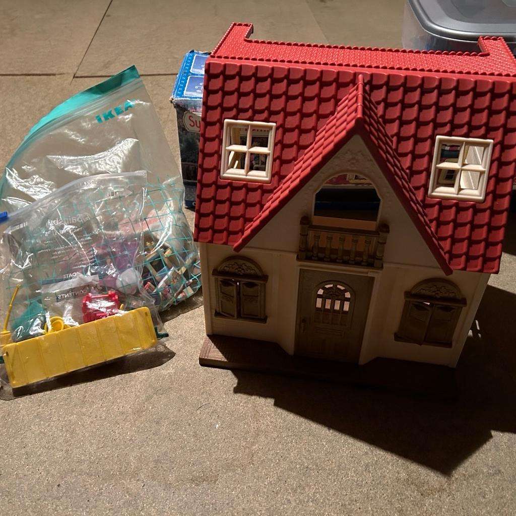 Sylvanian families set. Wanting to sell as a bundle. Includes boat, buildings and 2 bags of characters and accessories. Have been used but in good condition boat still with box. Wanting 150 for all but open to reasonable offers and open on collection or delivery