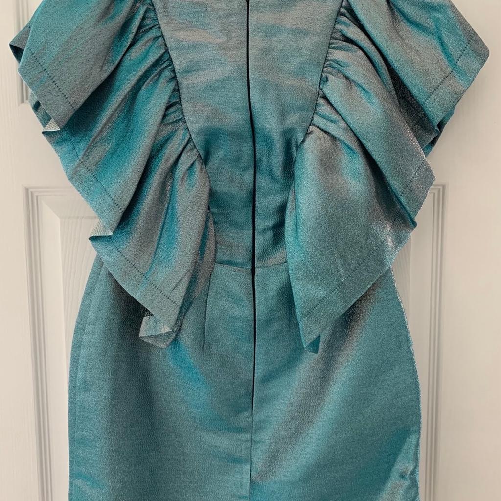 River island
Size 8
Gorgeous dress
👗
Turquoise/metalic in colour
Pics dont do this dress justice
Cash on collection please
Thankyou