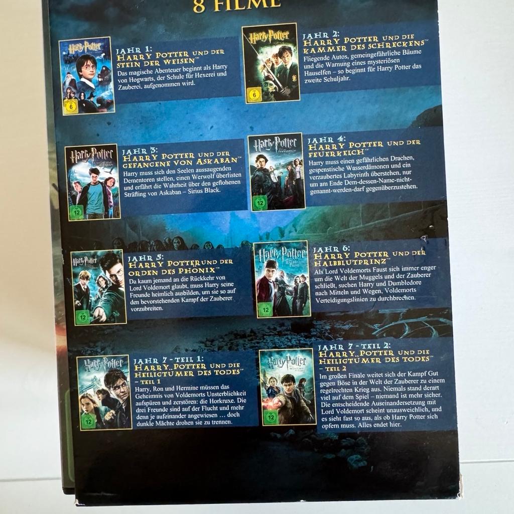 Verkaufe die abgebildete DVD Box mit allen Harry Potter Filmen. Der Preis ist auf VB.