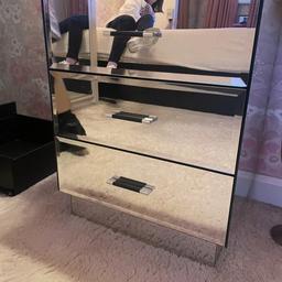 mirrored bedside table
510mm width 640mm height 400mm depth

mirrored console
1300mm width 740mm height 430mm depth

Cash on collection only buyer to collect
