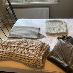 “Dusk” large grey wool cushion cover and matching large bedspread/throw.
Velvet throw with pom poms.
Lighter throw with tassels.
Also grey sheepskin rug.
.
All nice condition. Sale due to house sale. Ideal for creating new look with grey accent.