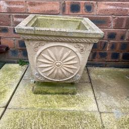 ITS AVAILABLE !
Heavy 2 part planter ( separates from base for ease of moving
It’s available & collection only from Oakenholt
Please see my other listed items
