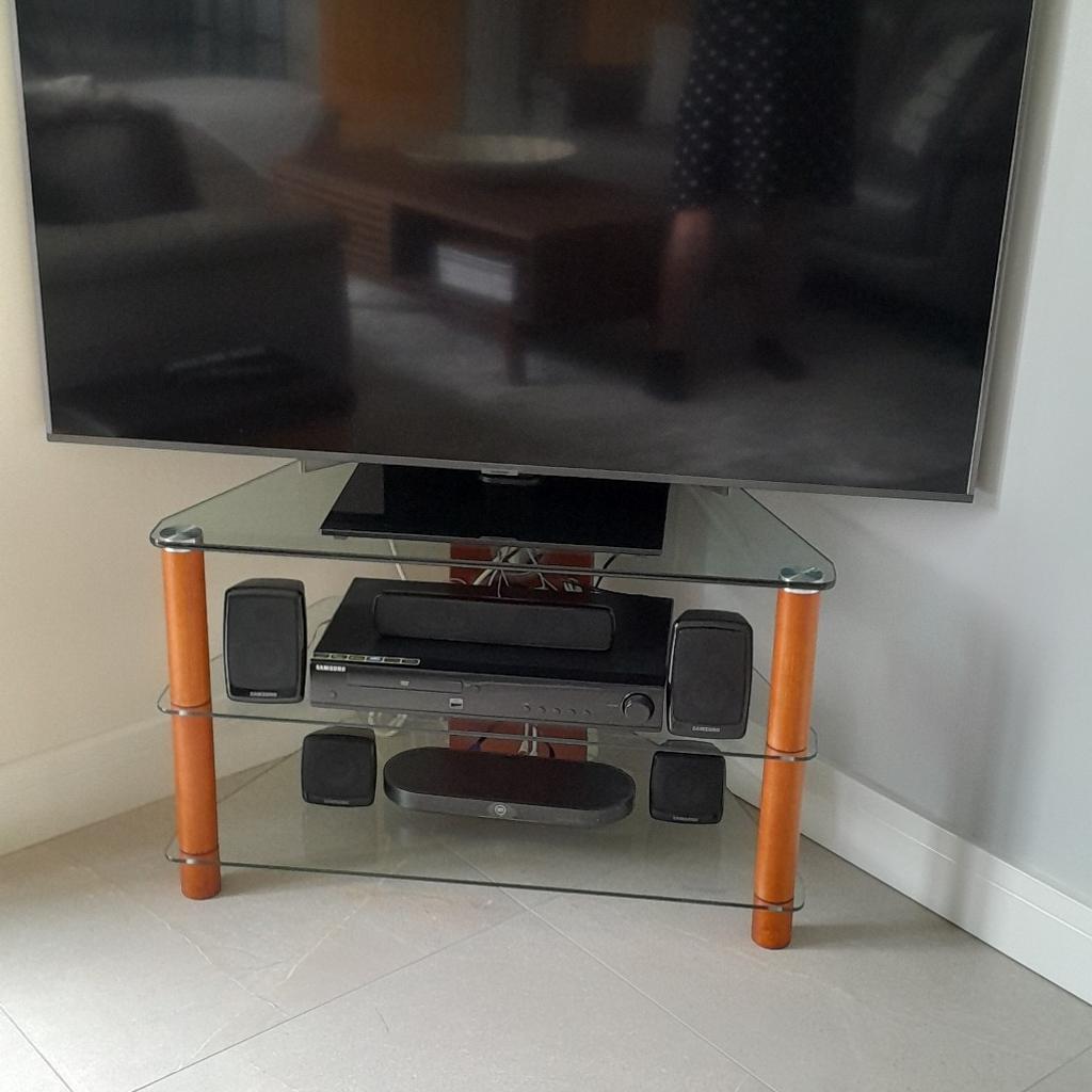 Demagio Corner TV unit.
 Three glass shelves to house all your TV tech.
Medium brown wooden legs. Excellent condition, as new.
Dimensions - 80cm w x 40d x 50h
collection only