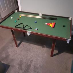 kids snooker table. balls and 2 cues. triangle. legs come off for easy storage. length 120cm width 62cm height 68cm