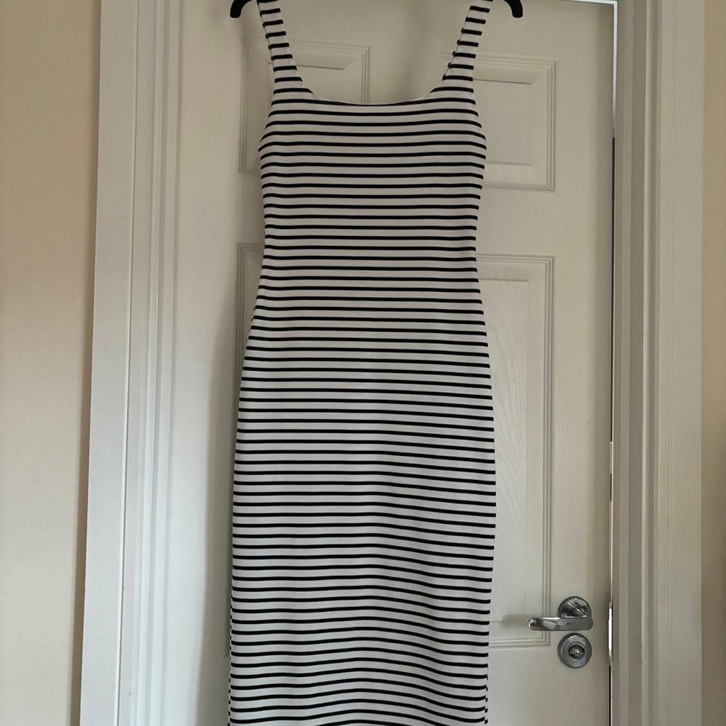 ⭐️collection only from wv11 essington⭐️

🌸zara stripy split back size small fitted dress worn once ex con £10