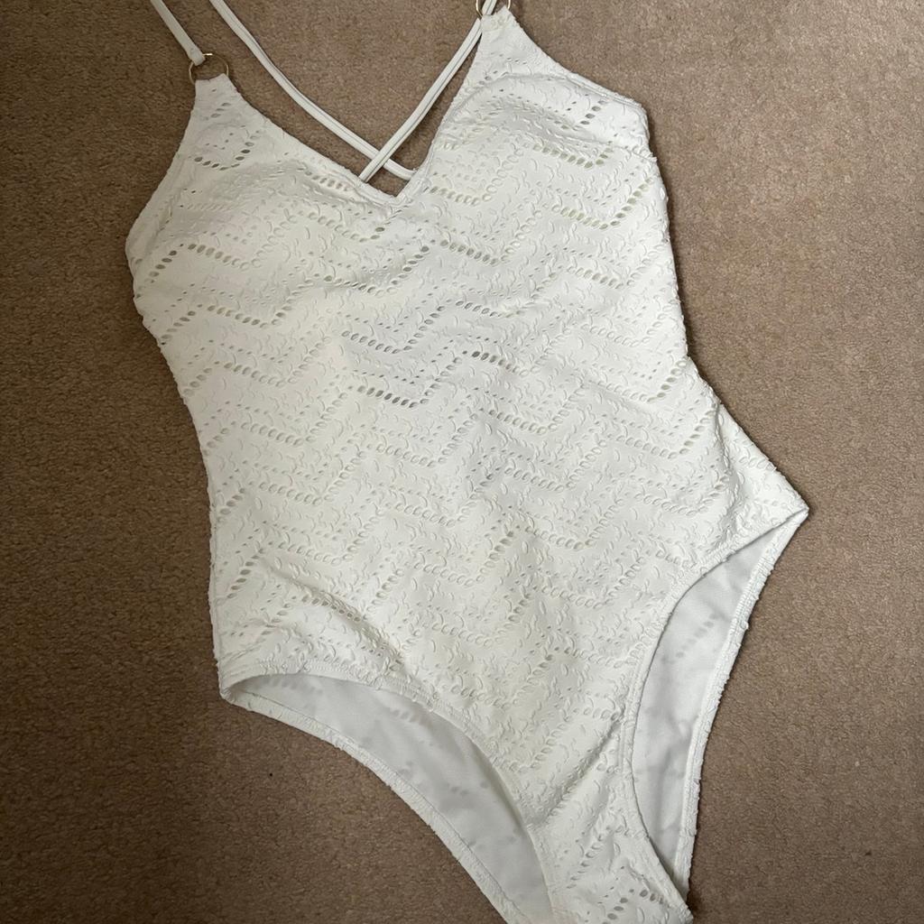 ⭐️collection only from wv11 essington⭐️

🌸primark white detailed size 10 swimsuit, brand new £10