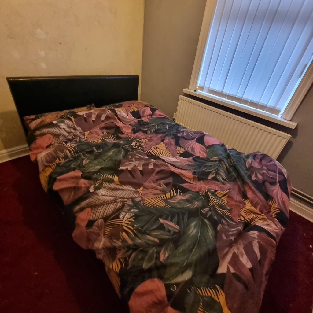 I am selling a double ottoman bed with a mattress in good condition. It is in good condition with minimal signs of wear. The bed is an ottoman bed with storage.