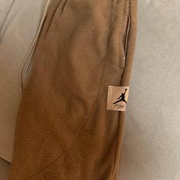 Jordan Flight Jogginghose Fleece

GR. M

Farbe : Beige Braun 

Zustand fast wie neu 

Da es sich um ein Privatverkauf handelt ist die Garantie oder Umtausch nicht vorhanden .

+5€ bezahlt der Käufer