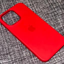 Genuine Apple Phone Case.
iPhone 14 Pro Max.
Silicone Case with MagSafe.
On the inside, there’s a soft microfibre lining.
Brand New, comes from a smoke & pet free home.
Originally bought for £49.
Open to reasonable offers.