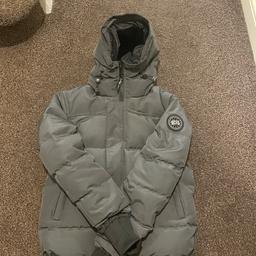 Grey Canada goose macmillan parka black badge
Never worn
Men’s L
Brand new with tags
Real
With receipt