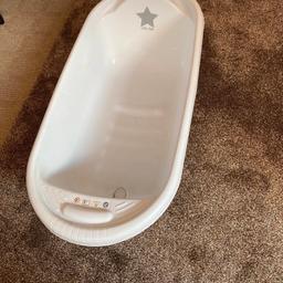 White baby bath tub. Used only couple of times.In very good condition.