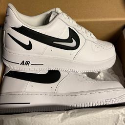 Neue Nike air Force Original Größe 42.
Schuhe sind Sold Out. 
Versand 6€ mit sendungsnummer