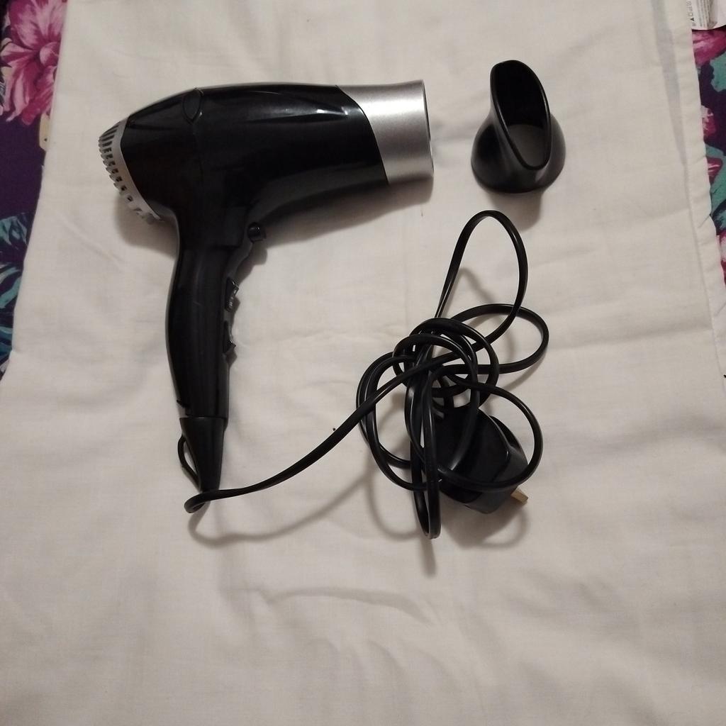 Hair dryer
very good condition
works really well