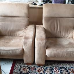 Zwei  Couch mit gebrauch Spuren. 0