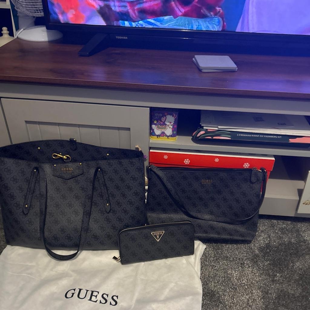 4 items in this package excellent condition big tote bag all by guess plus shoulder bag plus large purse altogether original cost over £300 ..