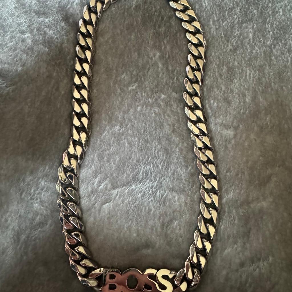 Hugo Boss Necklace just want to sell hasnt been worn but will to agree a good decent offer