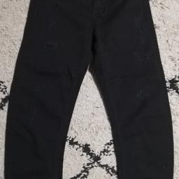 Hier eine schöne Herren Jeans, Neu mit Etikett, in Größe W29L32 von G-Star in schwarz. Versand mit DHL Päckchen S 3,99 €.