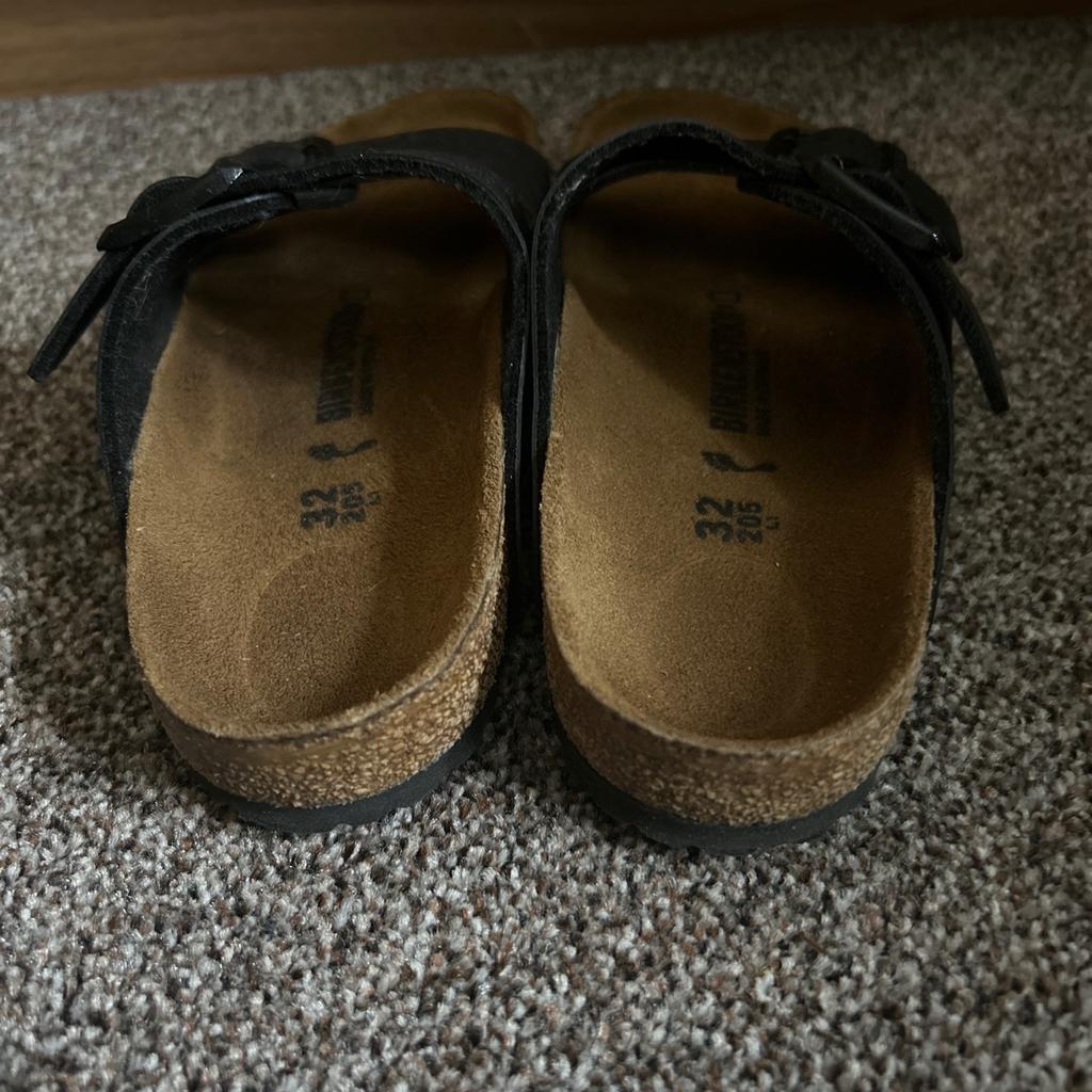 Size 13 - 13 1/2 Black Birkenstock Sandals.

In immaculate condition as only worn during a holiday & from a smoke free home.

Size 32

Collection only or may deliver of local to DY4
