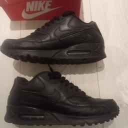 Nike Air Black UK 8.5. Original
Only warn a few times seen in photos.
No signs of wear or tear
0 7 4 9 5 4 3 6 2 2 2