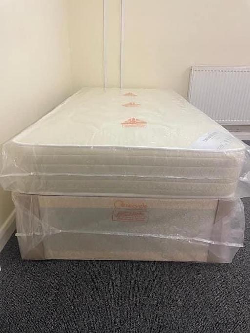 Buy & Sell South Yorkshire Rotherham - Photos for Single Oxford mattress and damask base