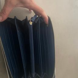 Kaum benutzten Geldbeutel von Valentino mit viele Kartenfächer