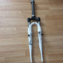 bike forks Giant make full working order new as fully adjustable at top both sides includes brake caliper and brake blocks can deliver for fuel anywere