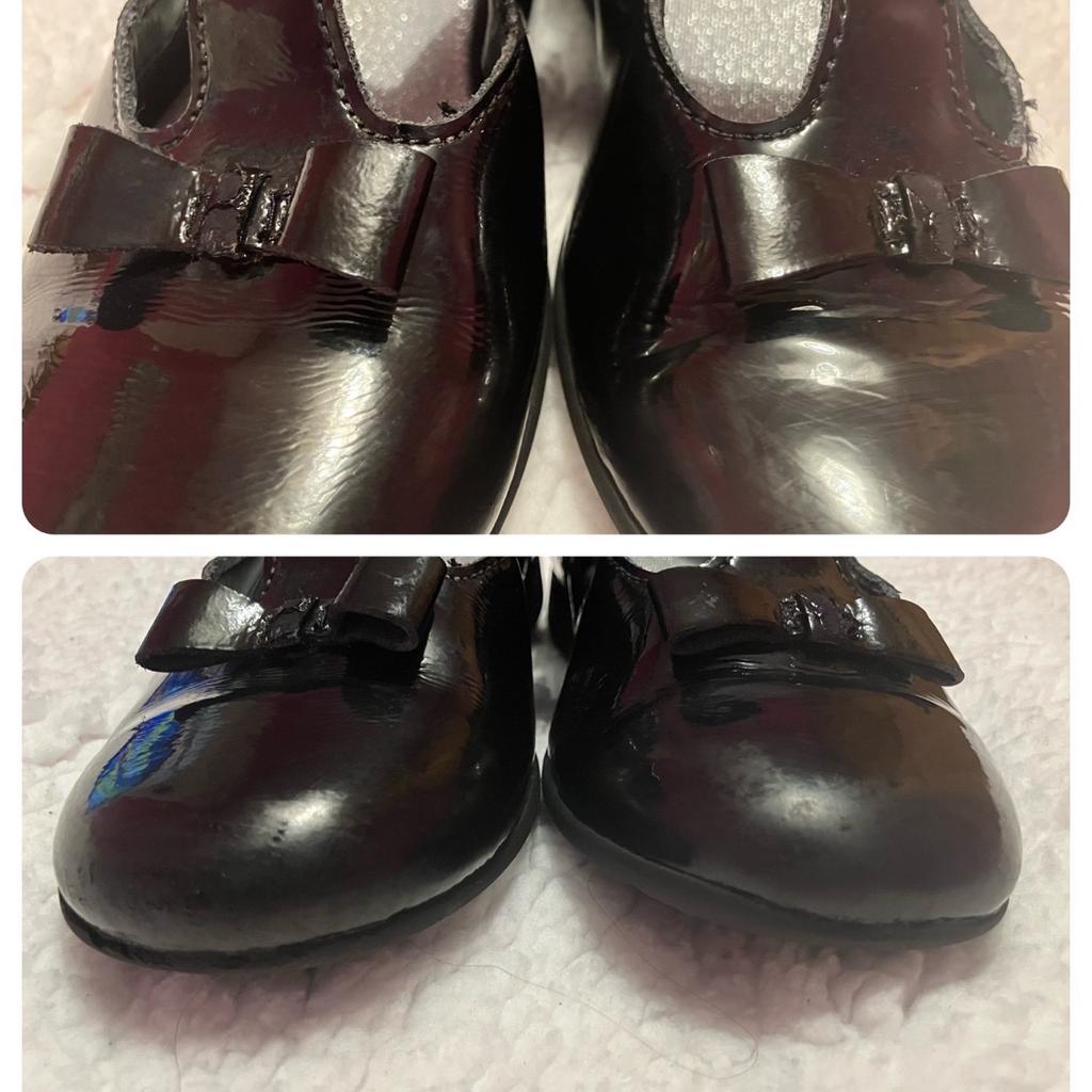 💥💥 OUR PRICE IS JUST £6 💥💥 these will have been around £45-£50 when bought new

Preloved girls school shoes from Clark’s

Size: 12H (extra wide fit)
Brand: Clark’s
Condition: good condition, some slight scuffing at front but not really that noticeable. Some scuffing to the bows (in the middle of them) however it’s been blended in

Have been buffed with polish and hand washed

Collection available from Bradford BD4/BD5
(Off rooley lane however no shop)

We deliver within reason for fuel costs

We also post if covered (recorded delivery only) we do combine if multiple items are purchased

Sorry no Shpock wallet