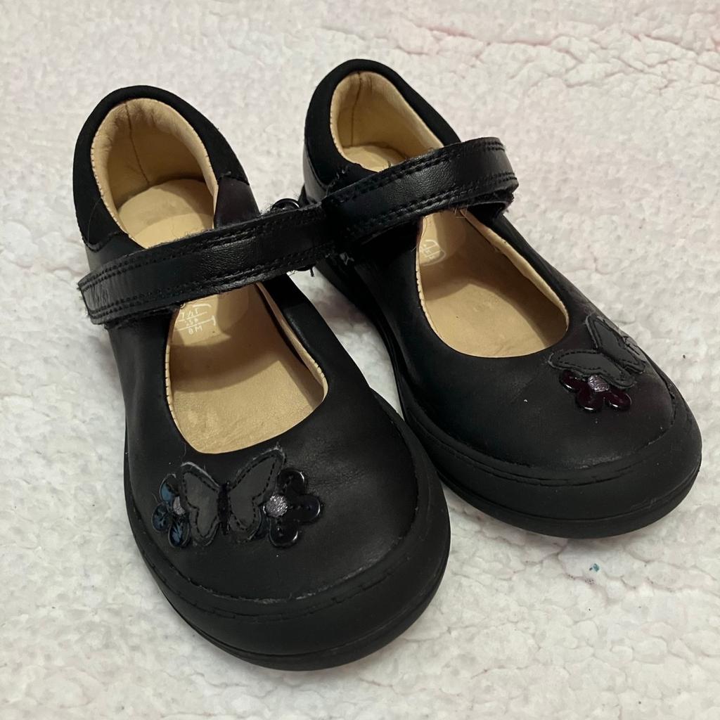 💥💥 OUR PRICE IS JUST £6 💥💥 these will have been around £45-£50 when bought new

Preloved girls school shoes from Clark’s

Size: 7.5F (standard fit)
Brand: Clark’s
Condition: excellent condition. No scuffs that we can see.

Have been buffed with polish and hand washed

Collection available from Bradford BD4/BD5
(Off rooley lane however no shop)

We deliver within reason for fuel costs

We also post if covered (recorded delivery only) we do combine if multiple items are purchased

Sorry no Shpock wallet