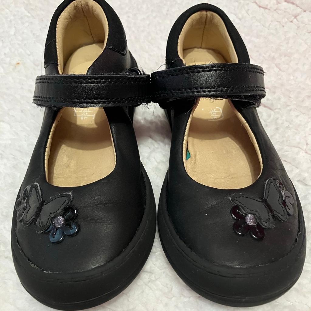 💥💥 OUR PRICE IS JUST £6 💥💥 these will have been around £45-£50 when bought new

Preloved girls school shoes from Clark’s

Size: 7.5F (standard fit)
Brand: Clark’s
Condition: excellent condition. No scuffs that we can see.

Have been buffed with polish and hand washed

Collection available from Bradford BD4/BD5
(Off rooley lane however no shop)

We deliver within reason for fuel costs

We also post if covered (recorded delivery only) we do combine if multiple items are purchased

Sorry no Shpock wallet