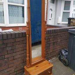 Hi here i have 
Pine freestanding mirror with drawer
In excellent condition, just needs 
 a wipeover
Collection Aston b6
Any questions feel free to ask 
No scammers or time wasters please!
Cash on collection - no PayPal or bank transfer