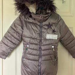 💥💥 OUR PRICE IS JUST £6 💥💥

Preloved girls winter coat from NEXT

Age: 6 years
Brand: next
Condition: good condition, slight cracking on stars as shown in 2nd photo

All our preloved school uniform items have been washed in non bio, laundry cleanser & non bio napisan for peace of mind

Collection is available from the Bradford BD4/BD5 area off rooley lane (we have no shop)

Delivery available for fuel costs

We do post if postage costs are paid For
(We only post via recorded delivery only)

No Shpock wallet sorry