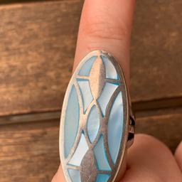 Anello vintage in argento 925 con intarsi in madreperla azzurra.