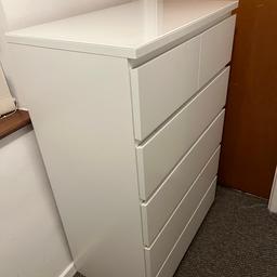 IKEA Malm chest of drawers with six spacious drawers. In good condition and includes the glass top to prevent scratches. In white and measured 80x123×48 cm.
No significant marks as was in guest room which I will now be turning into an office.
Photos aren't great as room is full of stuff and aren't able to get the angles or lighting correct.